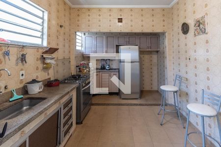 Casa à venda com 215m², 4 quartos e 3 vagas Casa à venda com 215m², 4 quartos e 3 vagasCozinha