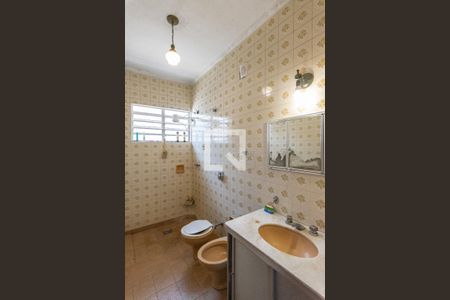 Casa à venda com 215m², 4 quartos e 3 vagas Casa à venda com 215m², 4 quartos e 3 vagasBanheiro Social