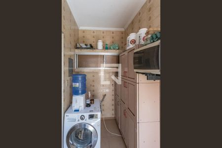 Casa à venda com 215m², 4 quartos e 3 vagas Casa à venda com 215m², 4 quartos e 3 vagasÁrea de Serviço