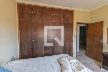 Casa à venda com 215m², 4 quartos e 3 vagas Casa à venda com 215m², 4 quartos e 3 vagasSuíte