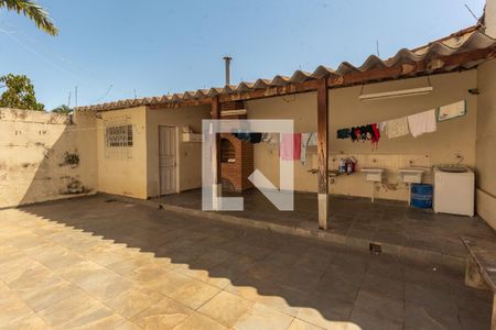 Casa à venda com 215m², 4 quartos e 3 vagas Casa à venda com 215m², 4 quartos e 3 vagasChurrasqueira