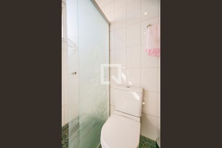 Apartamento à venda com 188m², 4 quartos e 3 vagas Apartamento à venda com 188m², 4 quartos e 3 vagasBanheiro social