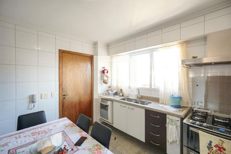 Apartamento à venda com 188m², 4 quartos e 3 vagas Apartamento à venda com 188m², 4 quartos e 3 vagasCozinha