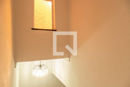 Casa à venda com 150m², 3 quartos e 5 vagas Casa à venda com 150m², 3 quartos e 5 vagasEscada