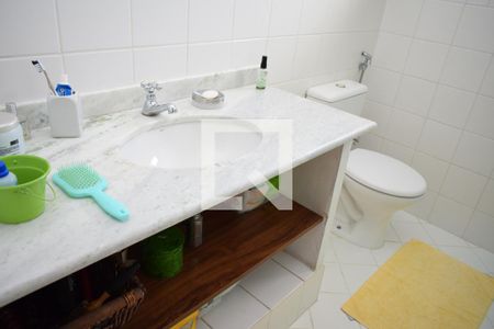 Casa para alugar com 328m², 3 quartos e 8 vagasBanheiro Social