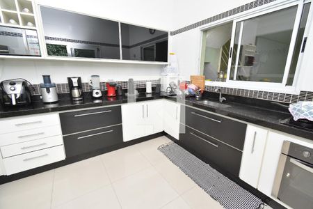 Casa à venda com 238m², 3 quartos e 2 vagas Casa à venda com 238m², 3 quartos e 2 vagasCozinha
