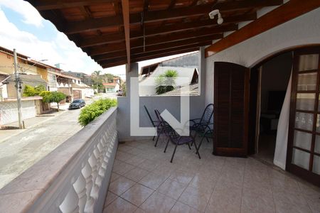 Casa à venda com 238m², 3 quartos e 2 vagas Casa à venda com 238m², 3 quartos e 2 vagasSacada