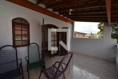 Casa à venda com 238m², 3 quartos e 2 vagas Casa à venda com 238m², 3 quartos e 2 vagasSacada