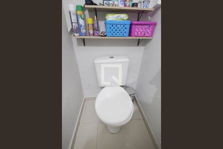 Lavabo de casa de condomínio para alugar com 2 quartos, 65m² em Caguassu, Sorocaba