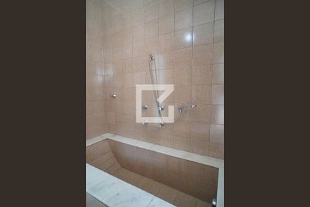 Casa à venda com 200m², 4 quartos e 6 vagasBanheiro da Suíte