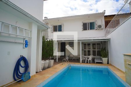 Casa à venda com 200m², 4 quartos e 6 vagasPiscina