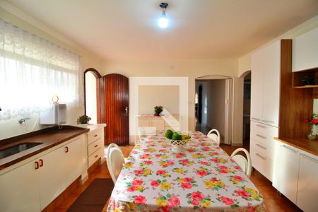 Casa à venda com 315m², 5 quartos e 4 vagasCozinha