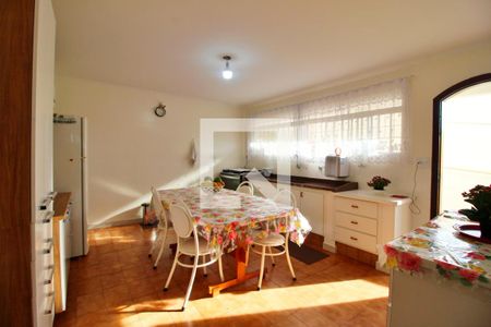 Casa à venda com 315m², 5 quartos e 4 vagasCozinha