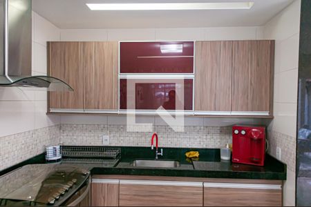 Casa à venda com 365m², 3 quartos e 2 vagas Casa à venda com 365m², 3 quartos e 2 vagasCozinha