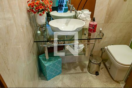 Casa à venda com 365m², 3 quartos e 2 vagas Casa à venda com 365m², 3 quartos e 2 vagasBanheiro