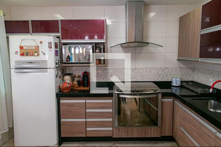 Casa à venda com 365m², 3 quartos e 2 vagas Casa à venda com 365m², 3 quartos e 2 vagasCozinha
