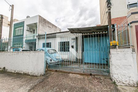 Casa à venda com 308m², 7 quartos e 1 vaga Casa à venda com 308m², 7 quartos e 1 vagaFachada