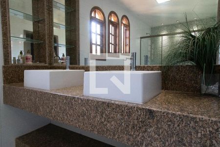 Casa à venda com 1200m², 7 quartos e 17 vagas Casa à venda com 1200m², 7 quartos e 17 vagasBanheiro suíte 4
