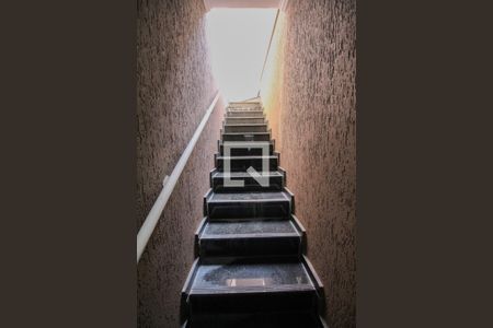 Casa à venda com 241m², 3 quartos e 5 vagas Casa à venda com 241m², 3 quartos e 5 vagasEscada