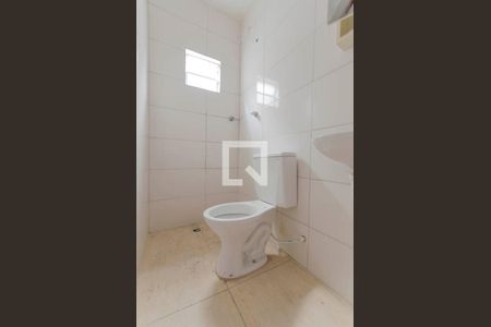 Banheiro de casa para alugar com 1 quarto, 30m² em Jardim Ponte Rasa, São Paulo