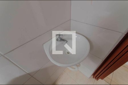 Banheiro de casa para alugar com 1 quarto, 30m² em Jardim Ponte Rasa, São Paulo
