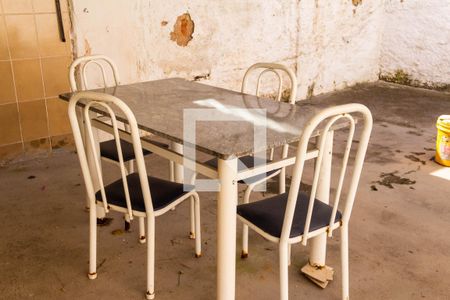 Casa à venda com 69m², 2 quartos e 3 vagas Casa à venda com 69m², 2 quartos e 3 vagasQuintal