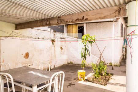 Casa à venda com 69m², 2 quartos e 3 vagas Casa à venda com 69m², 2 quartos e 3 vagasQuintal