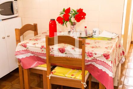 Casa à venda com 69m², 2 quartos e 3 vagas Casa à venda com 69m², 2 quartos e 3 vagasCozinha