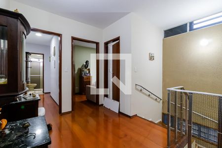 Casa à venda com 315m², 3 quartos e 2 vagasCorredor Escadas