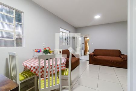 Casa à venda com 315m², 3 quartos e 2 vagasQuarto de Serviço