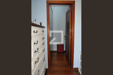 Casa à venda com 420m², 5 quartos e 5 vagasCloset da suíte 2