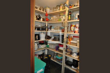 Casa à venda com 420m², 5 quartos e 5 vagasDespensa