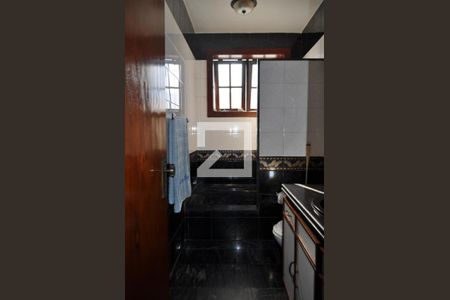 Casa à venda com 420m², 5 quartos e 5 vagasBanheiro Social