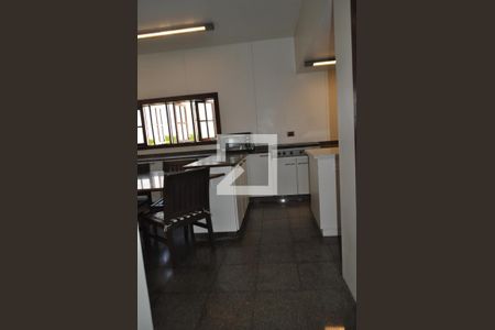 Casa à venda com 420m², 5 quartos e 5 vagasCozinha - Armários