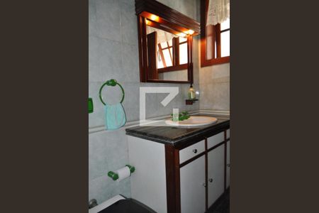 Casa à venda com 420m², 5 quartos e 5 vagasBanheiro da Suíte 2