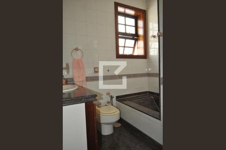 Casa à venda com 420m², 5 quartos e 5 vagasBanheiro da Suíte 3