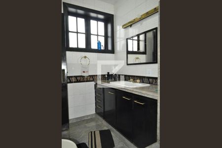 Casa à venda com 420m², 5 quartos e 5 vagasBanheiro do Quarto 1