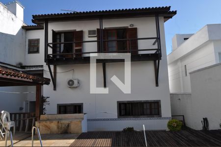 Casa à venda com 420m², 5 quartos e 5 vagasFachada Traseira