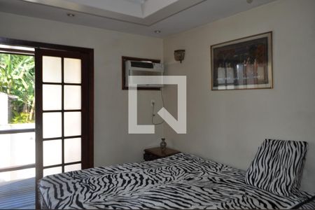 Casa à venda com 420m², 5 quartos e 5 vagasQuarto 4 - Armários