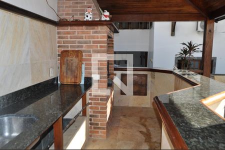 Casa à venda com 420m², 5 quartos e 5 vagasChurrasqueira