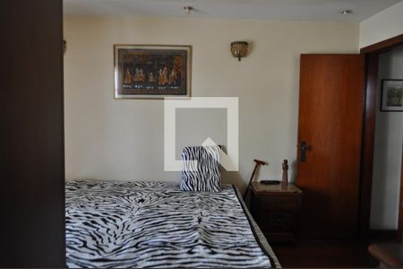 Casa à venda com 420m², 5 quartos e 5 vagasQuarto 4 - Armários