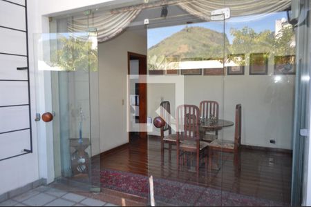 Casa à venda com 420m², 5 quartos e 5 vagasSala de Inverno