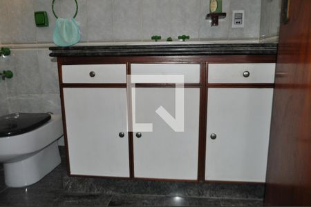 Casa à venda com 420m², 5 quartos e 5 vagasBanheiro da Suíte 2