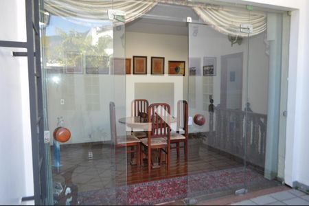 Casa à venda com 420m², 5 quartos e 5 vagasSala de Inverno