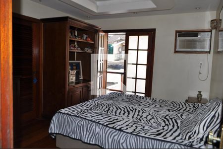 Casa à venda com 420m², 5 quartos e 5 vagasQuarto 4 - Armários