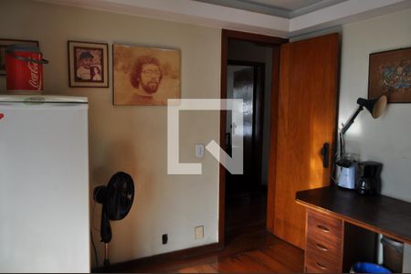 Casa à venda com 420m², 5 quartos e 5 vagasEscritorio