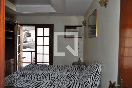 Casa à venda com 420m², 5 quartos e 5 vagasQuarto 4 - Armários