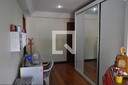 Casa à venda com 420m², 5 quartos e 5 vagasQuarto 3 - Armários