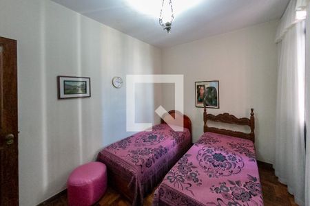 Casa à venda com 310m², 6 quartos e 4 vagasQuarto 3