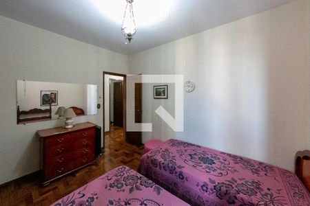 Casa à venda com 310m², 6 quartos e 4 vagasQuarto 3